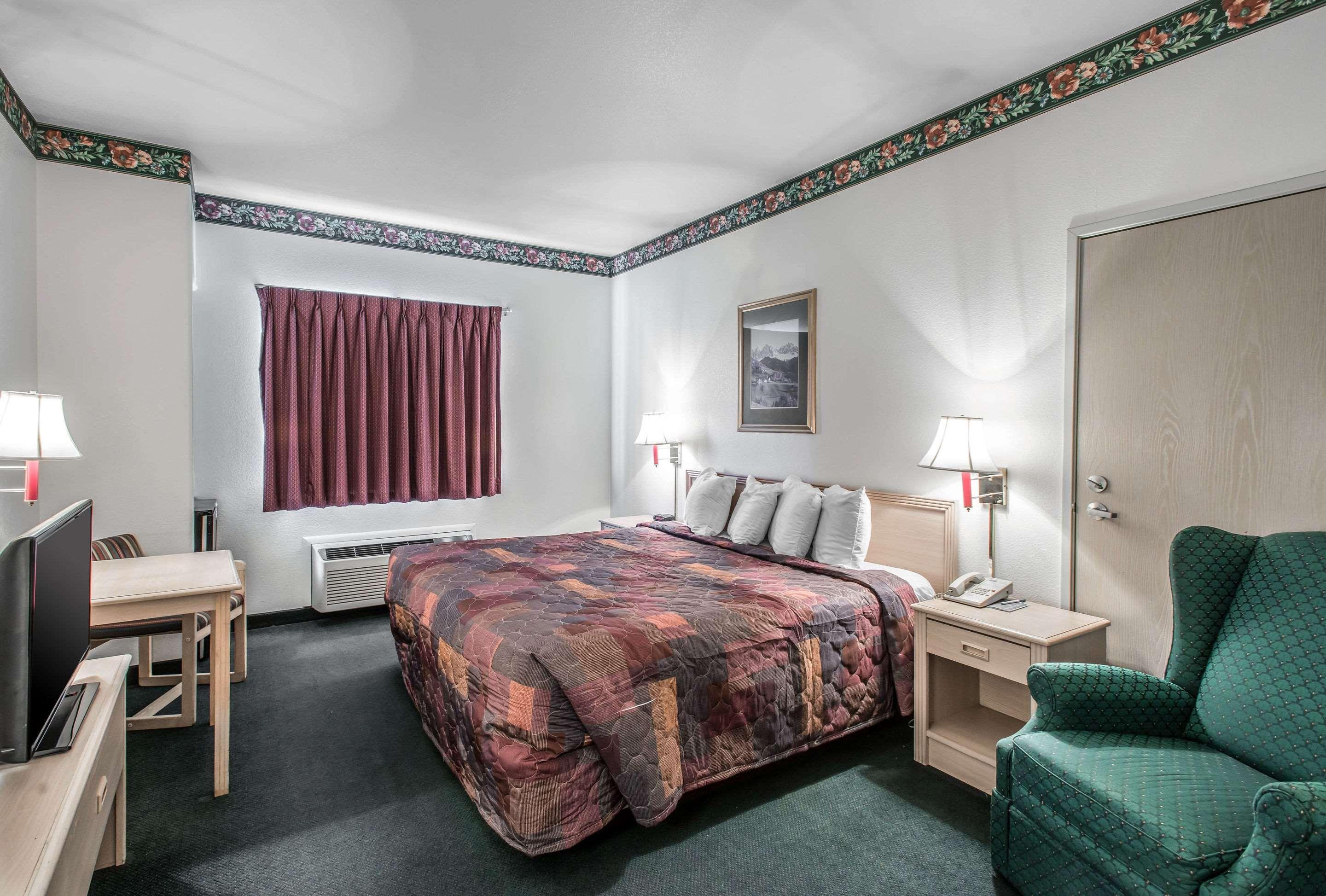 Baymont By Wyndham - Collins Area Hotel 2*