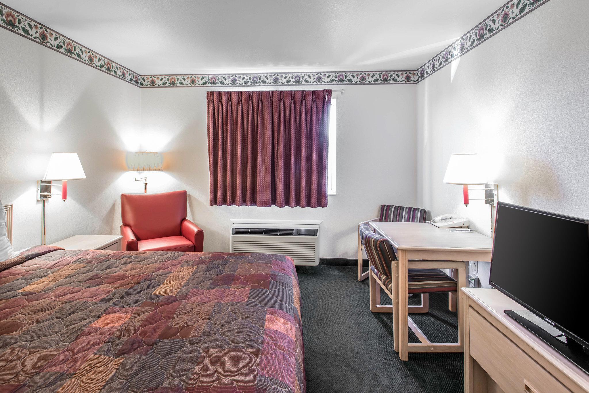 Baymont By Wyndham - Collins Area Hotel
