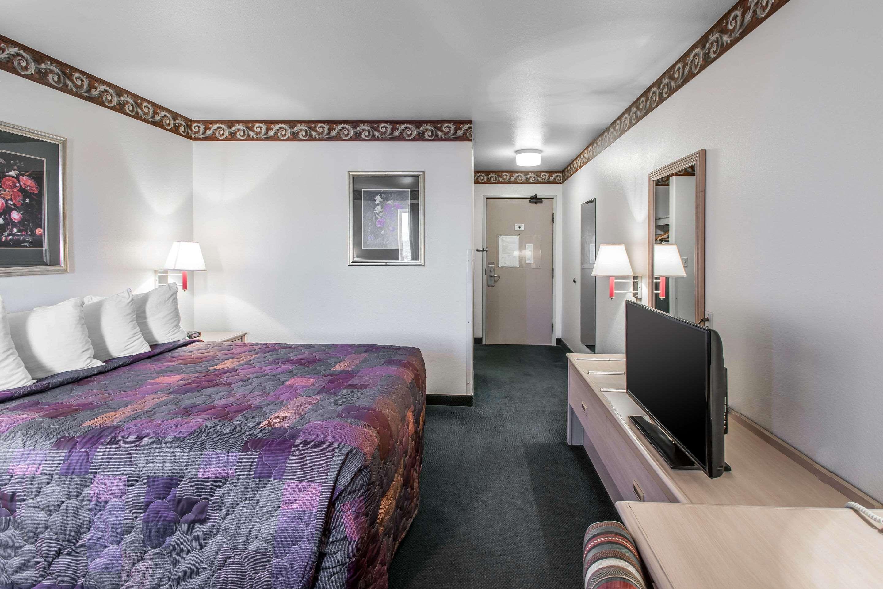 Baymont By Wyndham - Collins Area Hotel 2*
