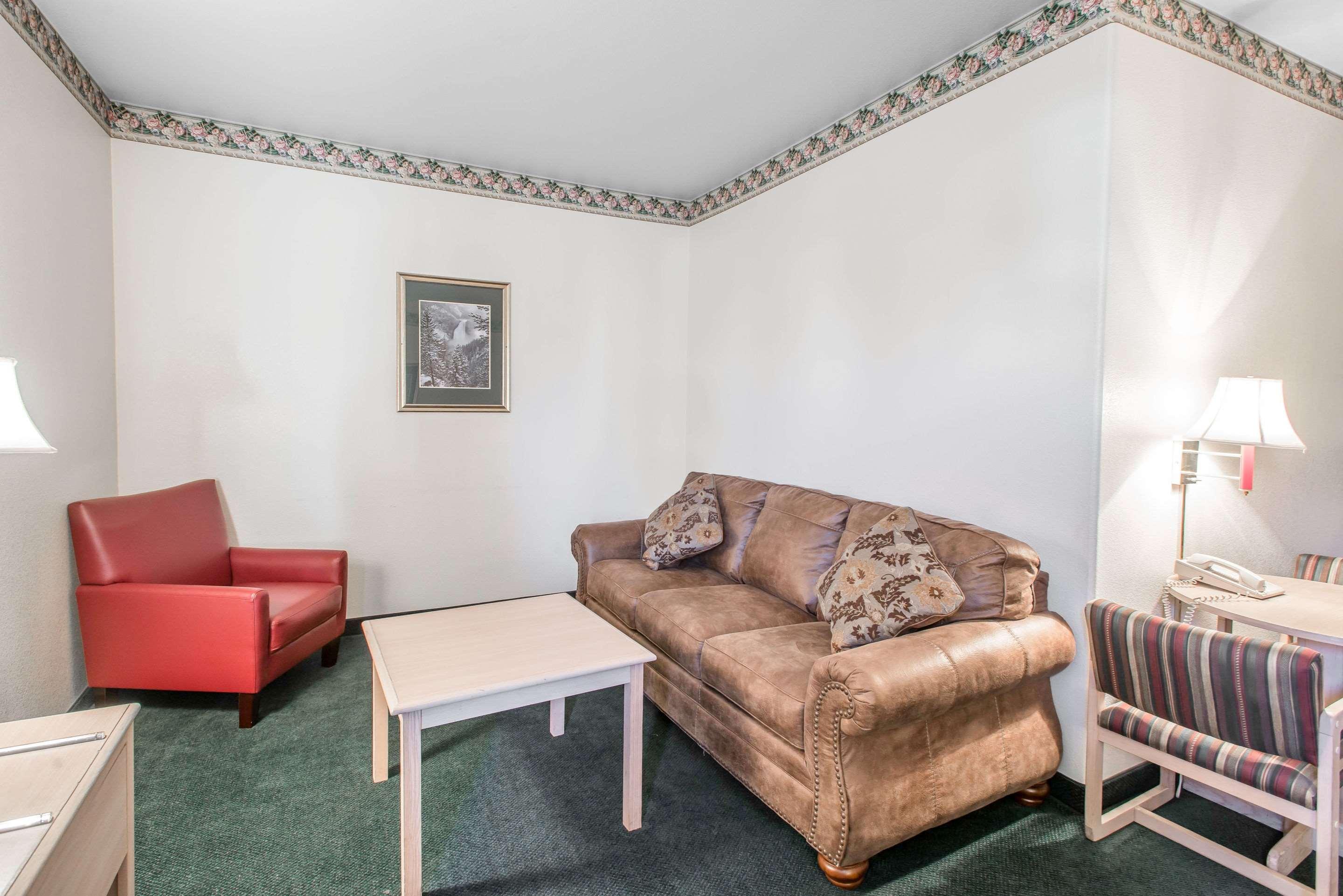Baymont By Wyndham - Collins Area