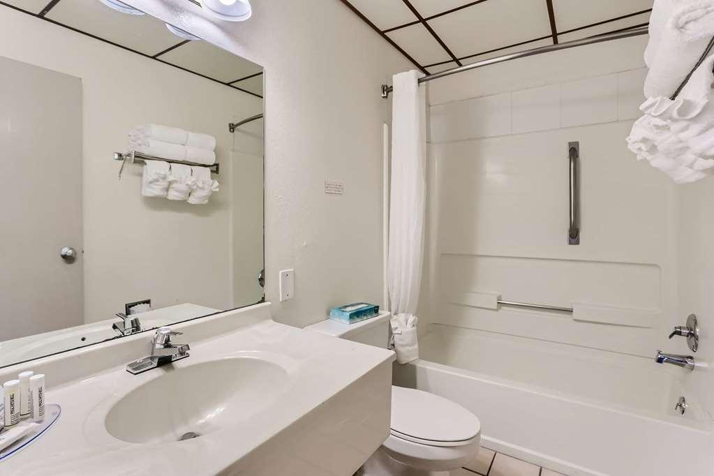 Baymont By Wyndham - Collins Area Hotel